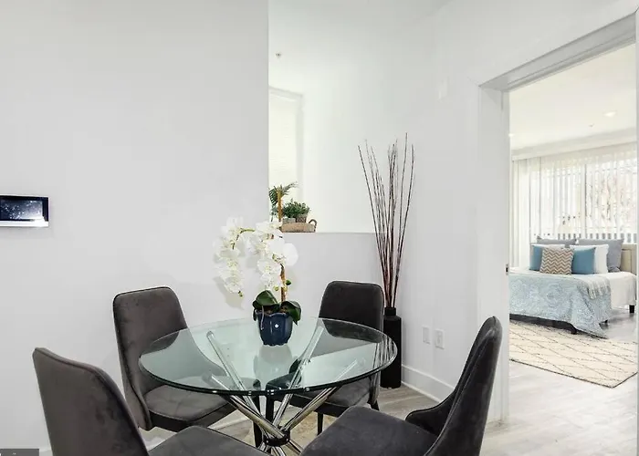 Amazing Capital Hill Apt , Step Away Gym, Shopping Washington
